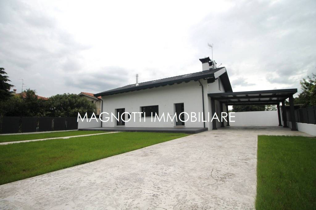 casa indipendente in vendita a Pasian di Prato in zona Passons