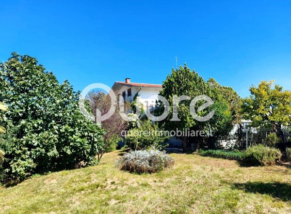 casa indipendente in vendita a Pasian di Prato in zona Santa Caterina