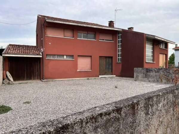 casa indipendente in vendita a Pasian di Prato in zona Santa Caterina