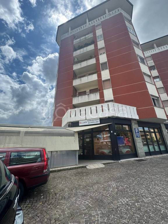 negozio in vendita a Pasian di Prato in zona Santa Caterina