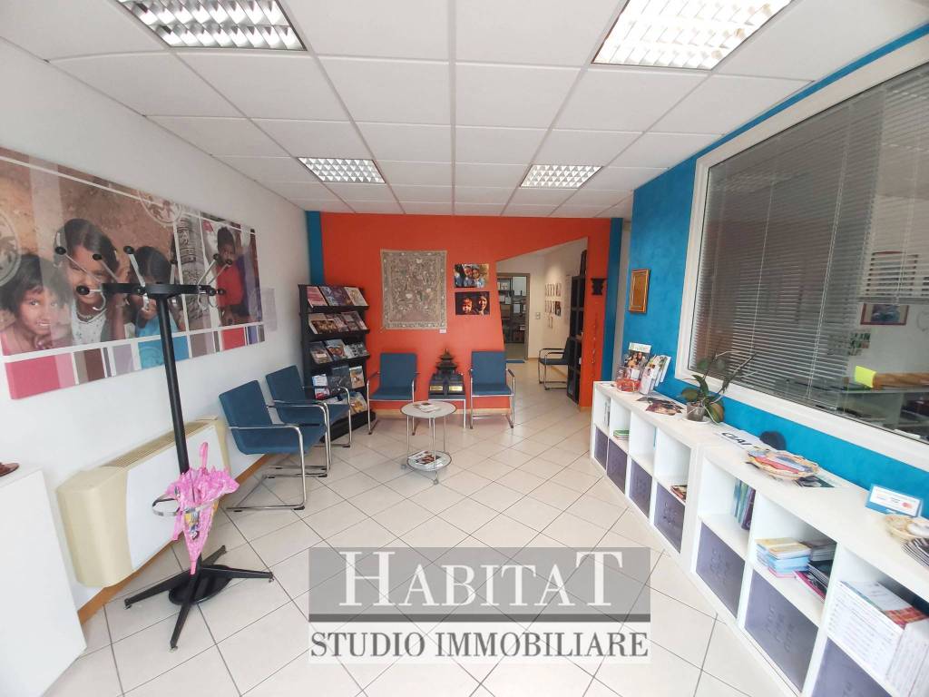 ufficio in vendita a Pasian di Prato in zona Santa Caterina
