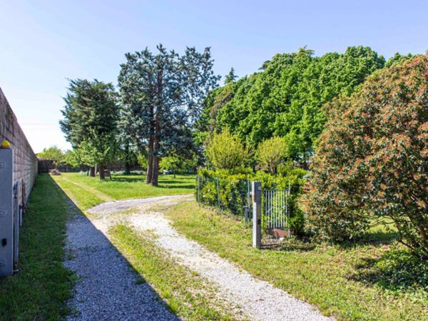 negozio in vendita a Pasian di Prato