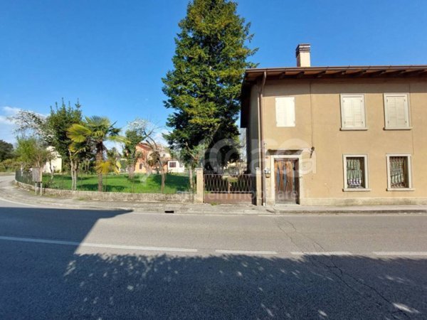 terreno edificabile in vendita a Pasian di Prato in zona Passons