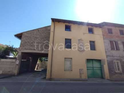 locale di sgombero in vendita a Pasian di Prato