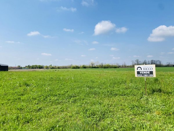 terreno edificabile in vendita a Pasian di Prato in zona Colloredo di Prato