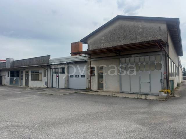 locale commerciale in vendita a Pasian di Prato