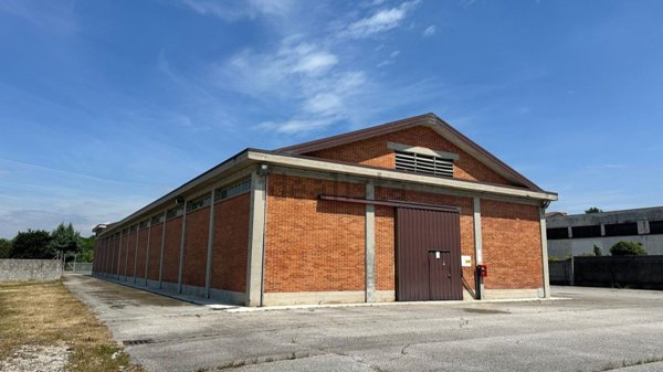 capannone in vendita a Pasian di Prato