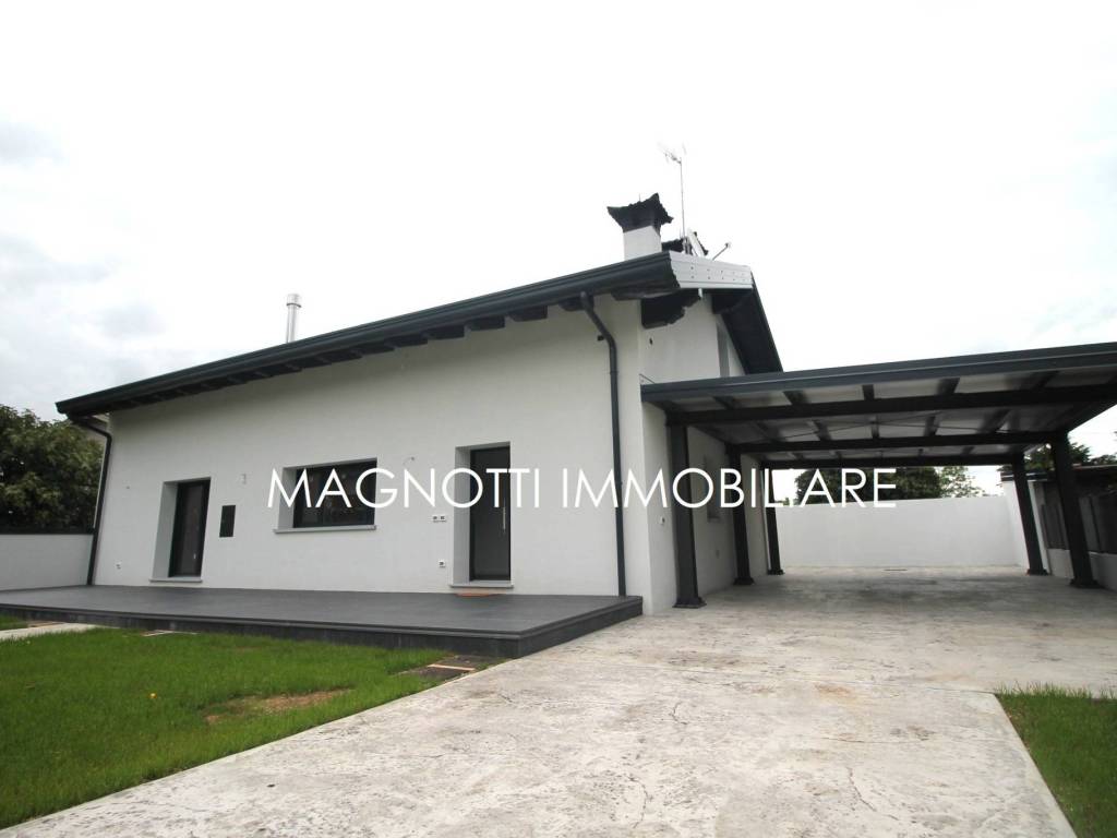 casa indipendente in vendita a Pasian di Prato in zona Passons