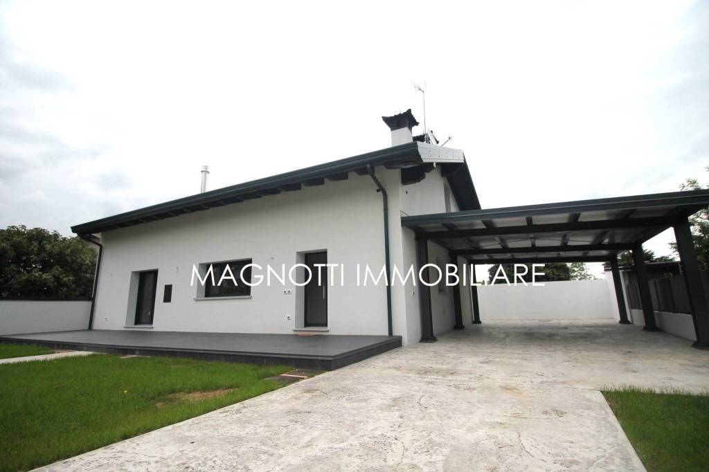casa indipendente in vendita a Pasian di Prato in zona Passons