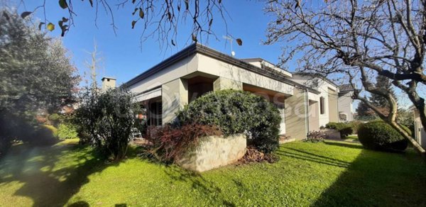 casa indipendente in vendita a Pasian di Prato in zona Passons