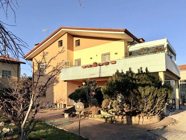 appartamento in vendita a Pasian di Prato in zona Santa Caterina