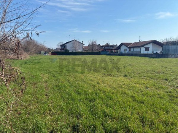 terreno edificabile in vendita a Pasian di Prato