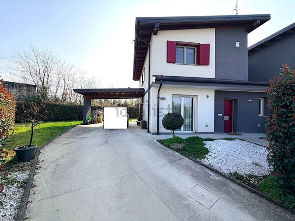 casa indipendente in vendita a Pasian di Prato
