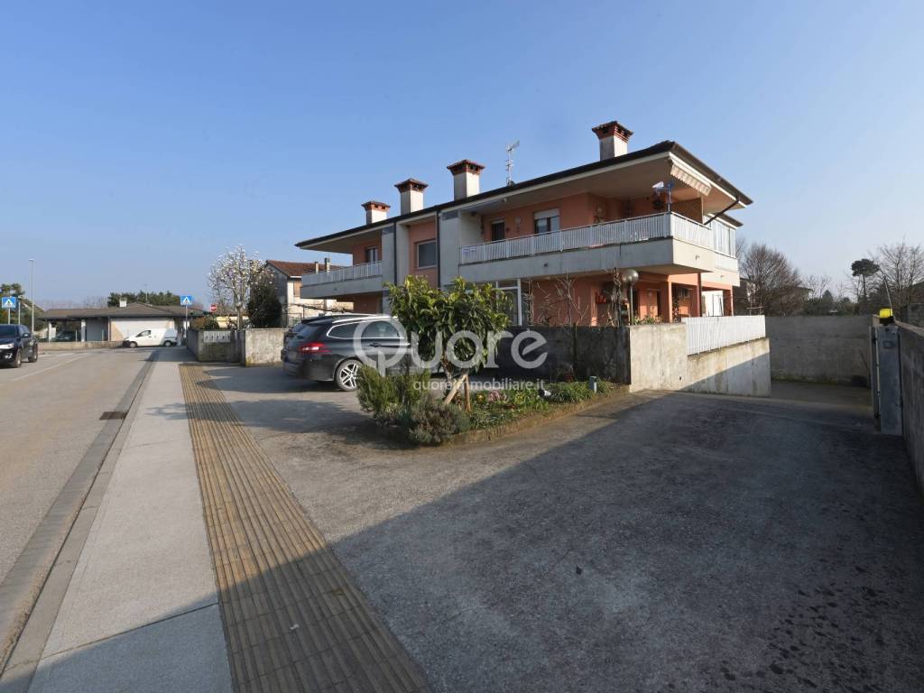 appartamento in vendita a Pasian di Prato in zona Passons
