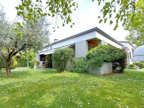 casa indipendente in vendita a Pasian di Prato in zona Passons