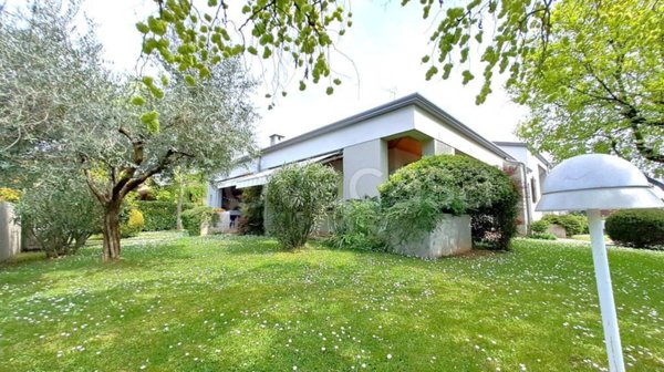 casa indipendente in vendita a Pasian di Prato in zona Passons