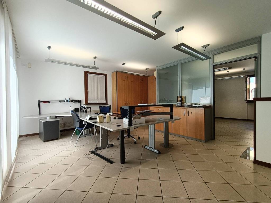 ufficio in vendita a Pasian di Prato in zona Passons