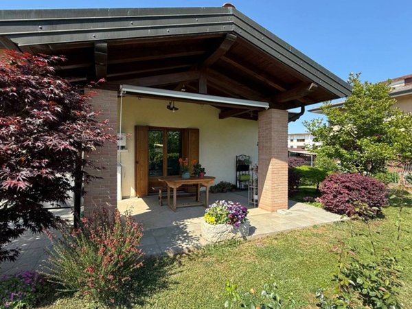 casa indipendente in vendita a Pasian di Prato