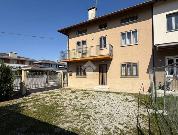 casa indipendente in vendita a Pasian di Prato