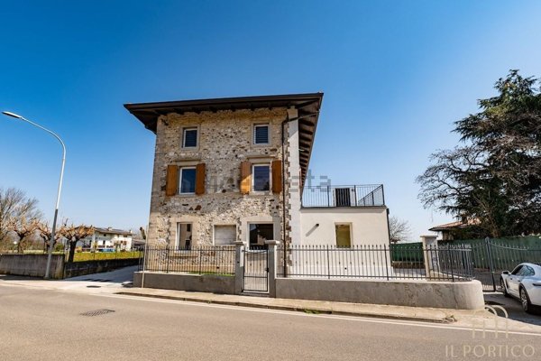 casa indipendente in vendita a Pasian di Prato