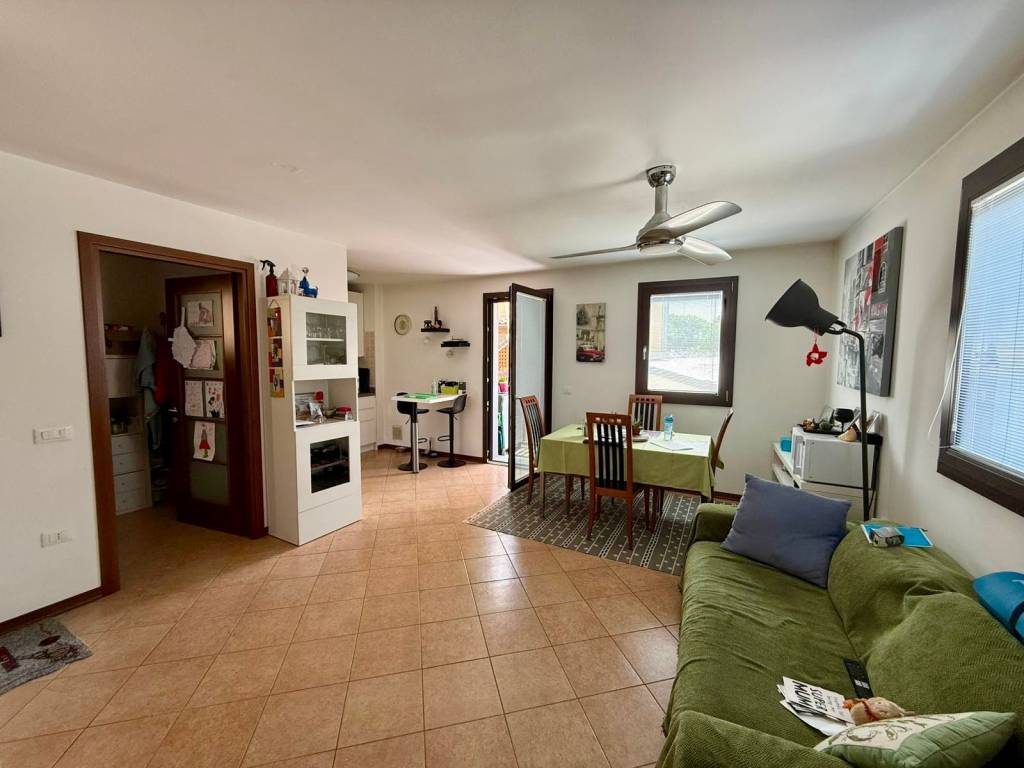 appartamento in vendita a Pasian di Prato in zona Passons