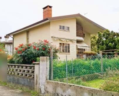 appartamento in vendita a Pasian di Prato in zona Passons