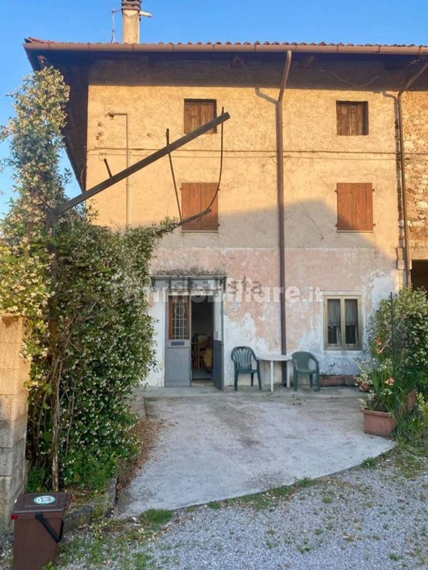 casa indipendente in vendita a Pasian di Prato in zona Passons