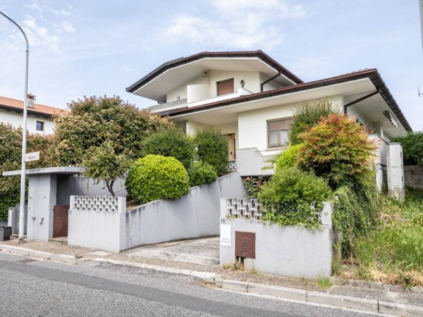 casa indipendente in vendita a Pasian di Prato in zona Santa Caterina