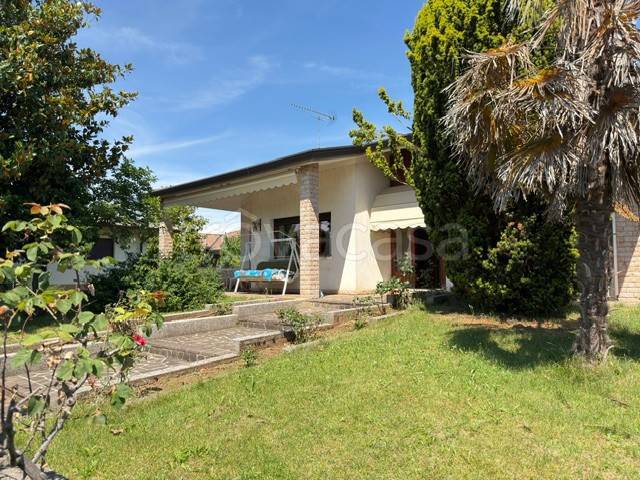 casa indipendente in vendita a Pasian di Prato in zona Passons