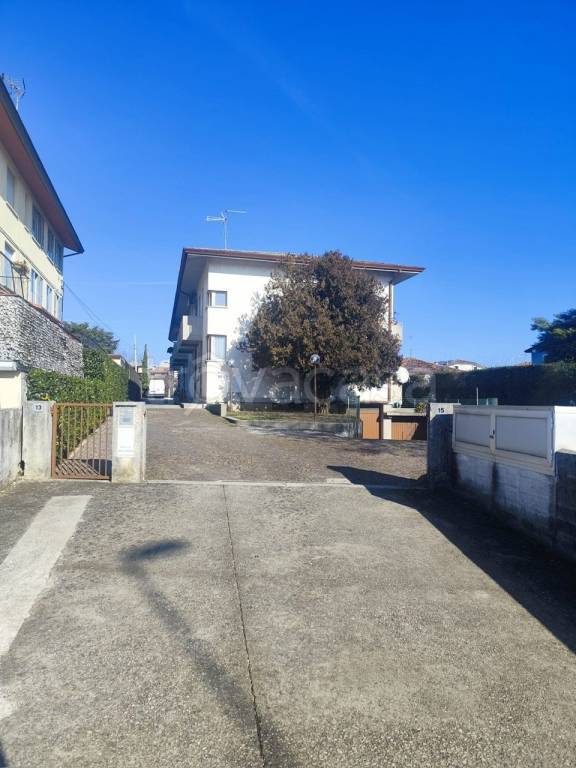 casa indipendente in vendita a Pasian di Prato in zona Santa Caterina