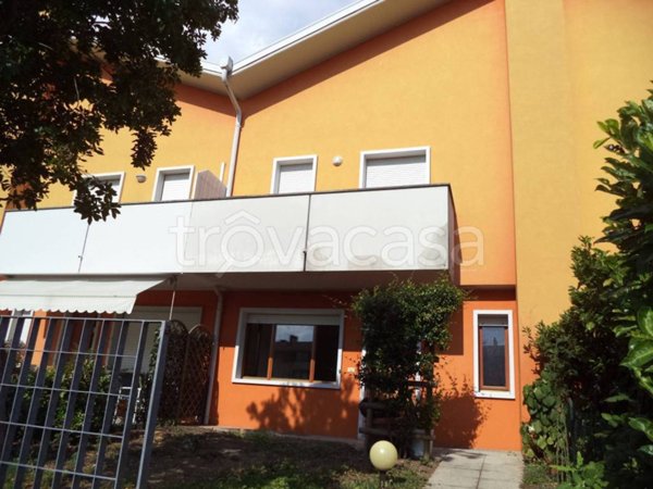 casa indipendente in vendita a Pasian di Prato in zona Passons
