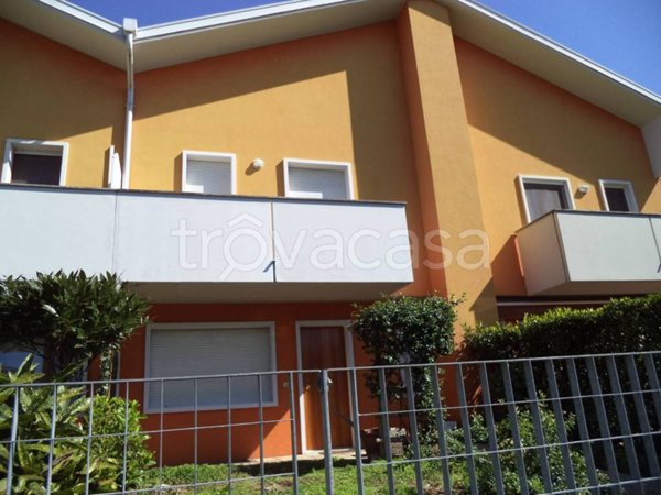 casa indipendente in vendita a Pasian di Prato in zona Passons
