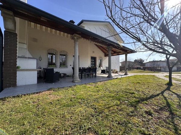 casa indipendente in vendita a Pasian di Prato in zona Passons