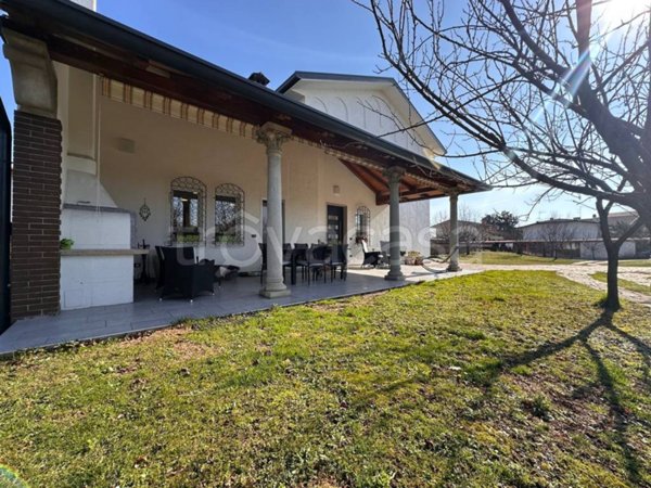 casa indipendente in vendita a Pasian di Prato in zona Passons