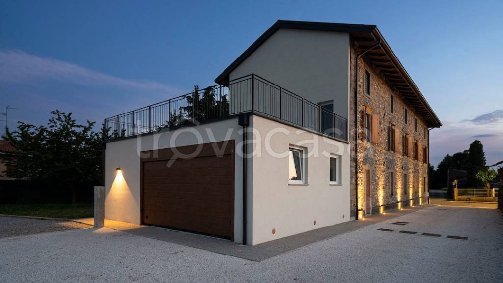 casa indipendente in vendita a Pasian di Prato in zona Colloredo di Prato