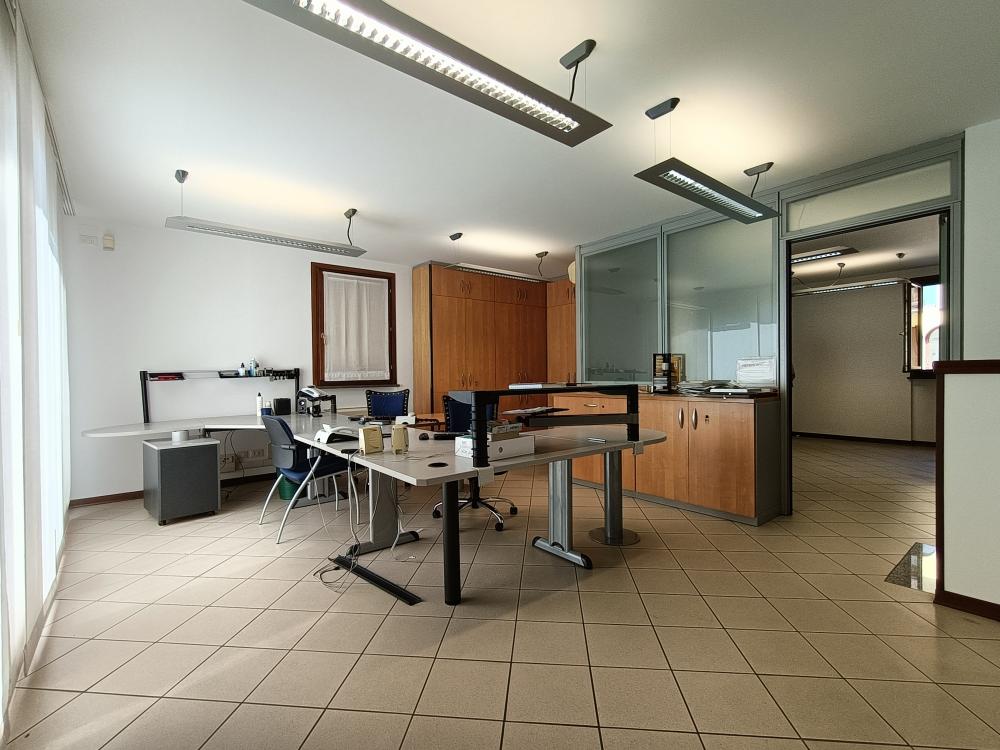 ufficio in vendita a Pasian di Prato in zona Passons