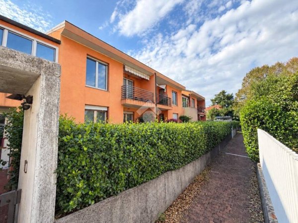 appartamento in vendita a Pasian di Prato in zona Passons