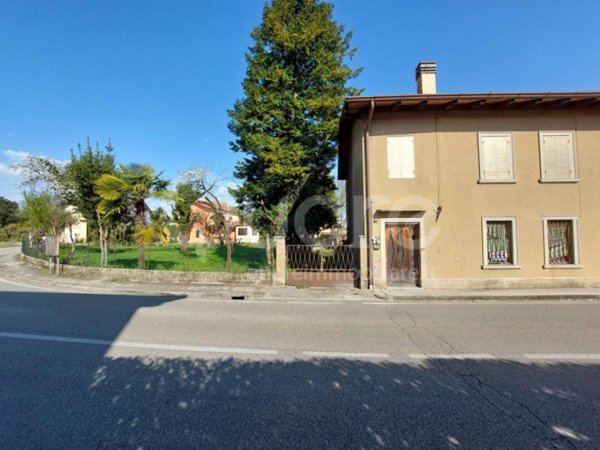 terreno in vendita a Pasian di Prato in zona Passons