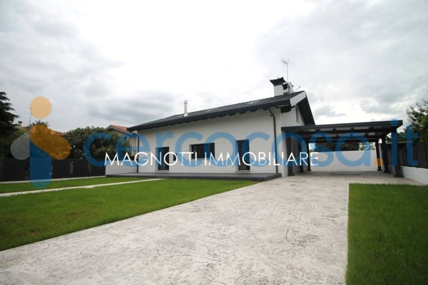 casa indipendente in vendita a Pasian di Prato in zona Passons