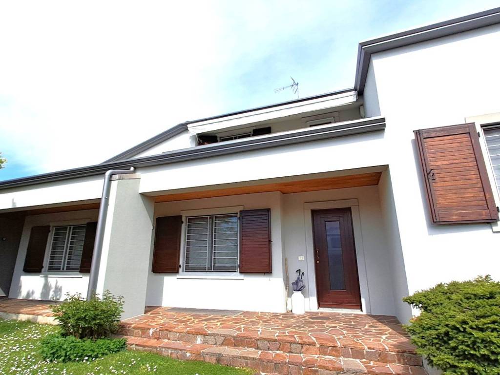 casa indipendente in vendita a Pasian di Prato in zona Passons