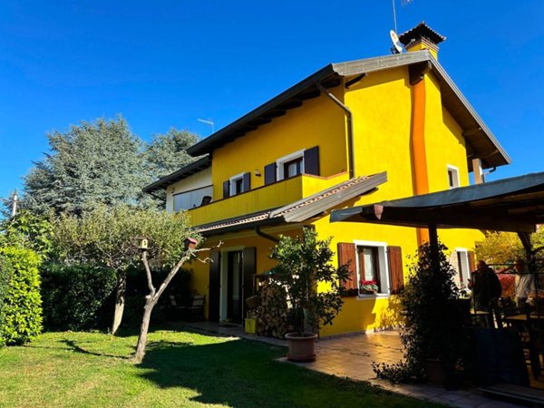 casa indipendente in vendita a Pasian di Prato in zona Passons