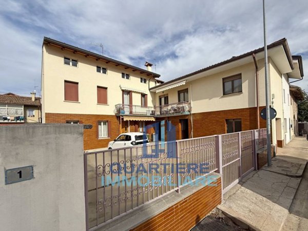 casa indipendente in vendita a Pasian di Prato in zona Passons