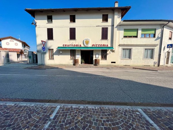 negozio in vendita a Pavia di Udine