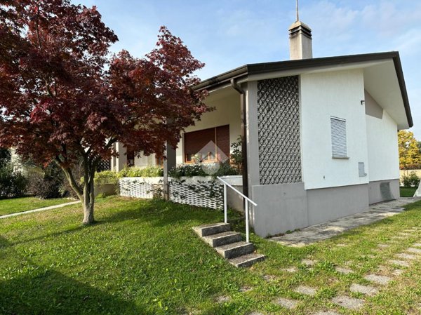 casa indipendente in vendita a Pavia di Udine in zona Percoto