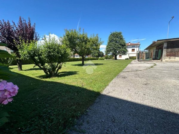 bifamiliare in vendita a Pavia di Udine in zona Lauzacco