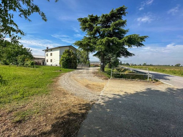casa indipendente in vendita a Pavia di Udine in zona Persereano