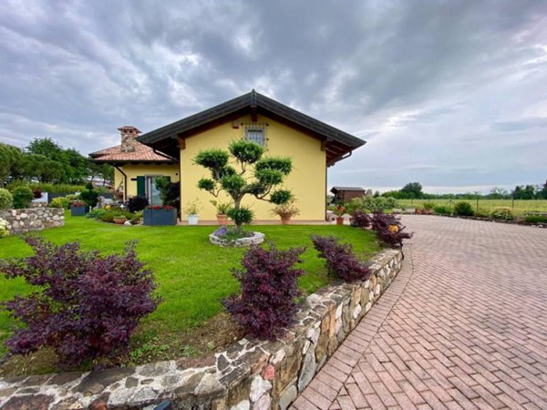 casa indipendente in vendita a Pavia di Udine in zona Lumignacco