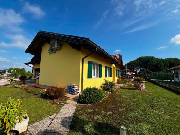 casa indipendente in vendita a Pavia di Udine in zona Lumignacco