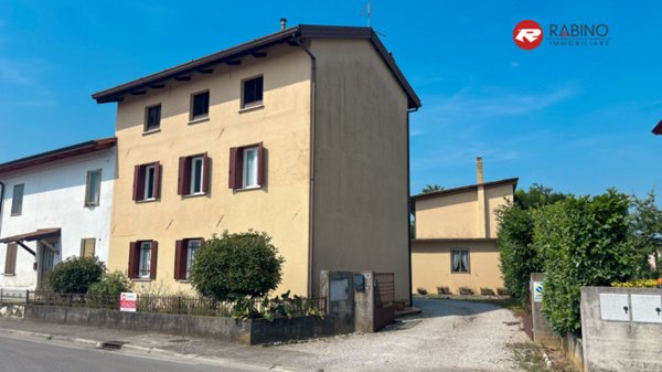 casa indipendente in vendita a Pavia di Udine in zona Lauzacco