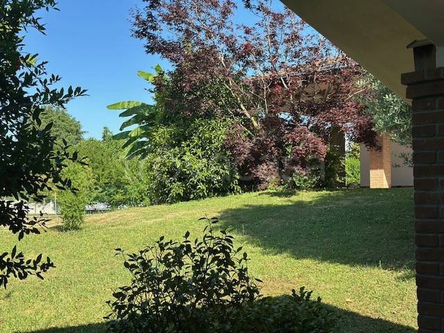 casa indipendente in vendita a Pavia di Udine in zona Lauzacco
